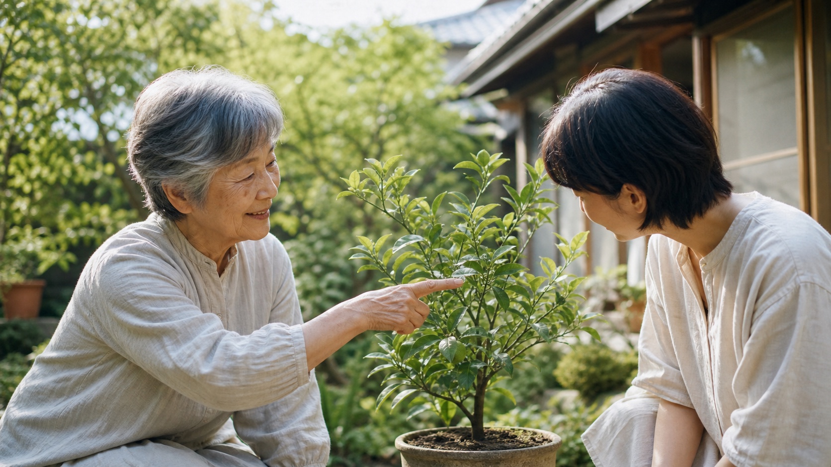 庭の木を眺めながらこれからの希望を話す二人の家族を描いたイメージ